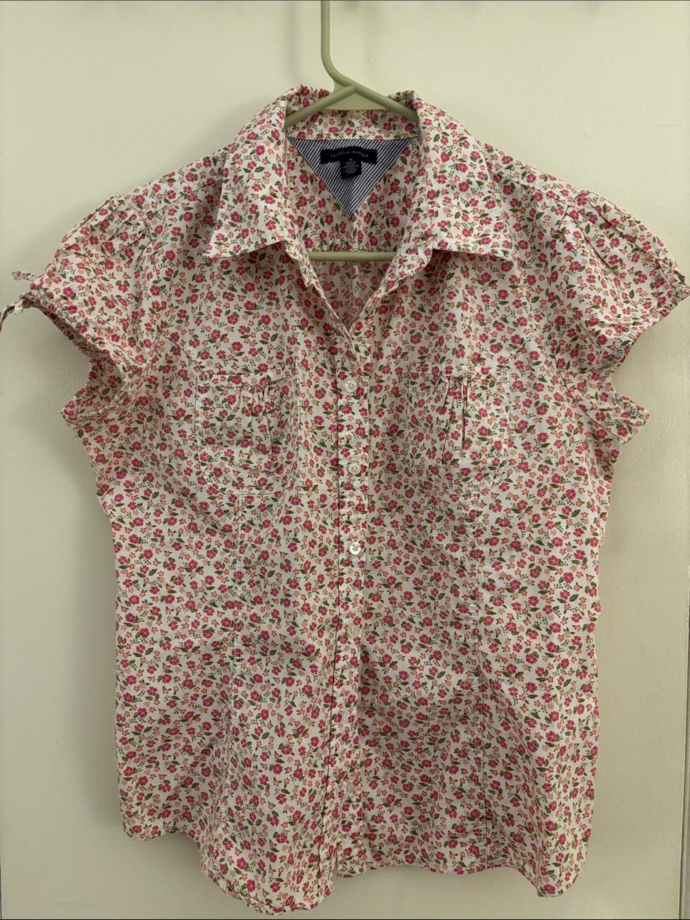 Tommy Hilfiger Pink and White Floral Short-Sleeve Button-Up Shirt